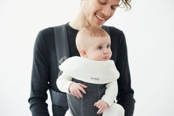 Слюнявчик для рюкзака- кенгуру Baby Bjorn Baby Mini/Move