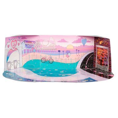 Игровой набор с куклой L.O.L. SURPRISE! серии "Furniture" - ЛЕДИ-CАХАРОК С ТЕЛЕЖКОЙ СЛАДОСТЕЙ